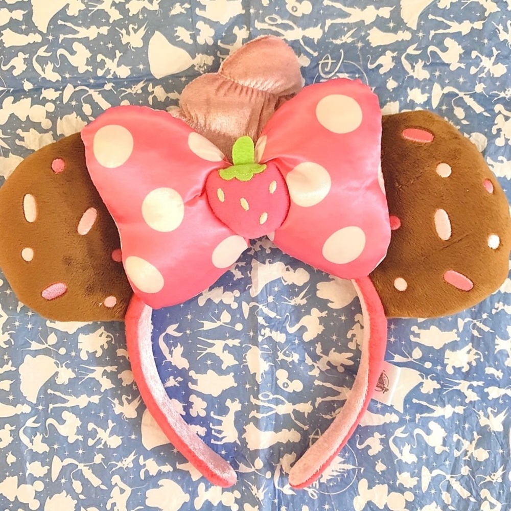 SOLD NWOT Disney Parks Munchling Muffin Strawberry Cupcake Minnie Mouse Ears